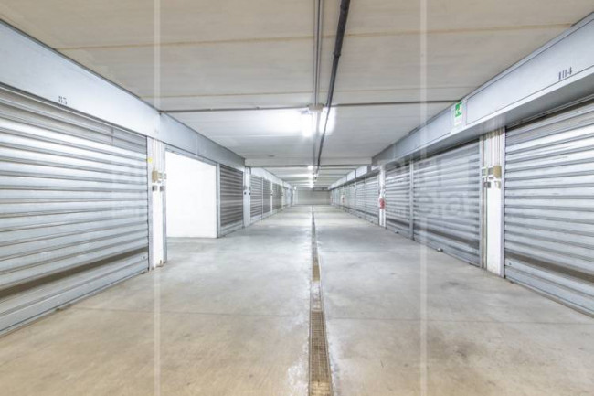Box o garage in vendita a Roma