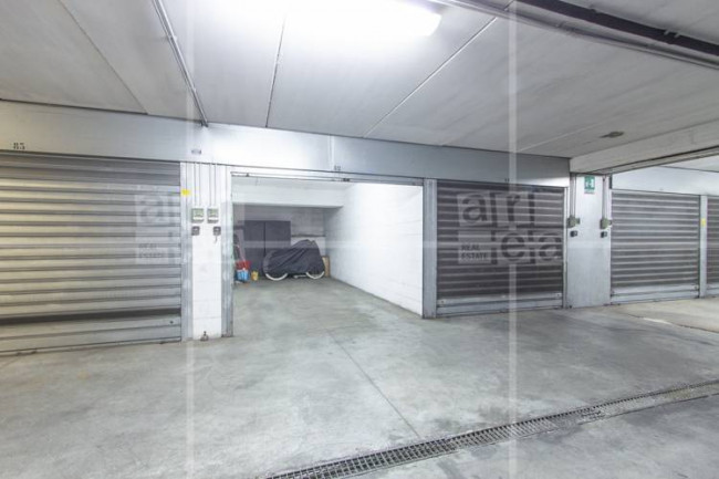 Box o garage in vendita a Roma