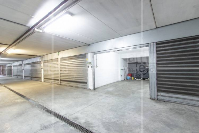 Box o garage in vendita a Roma