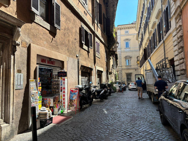 Box o garage in affitto a Roma