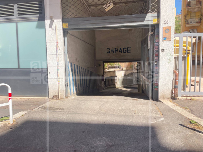 Box o garage in vendita a Roma