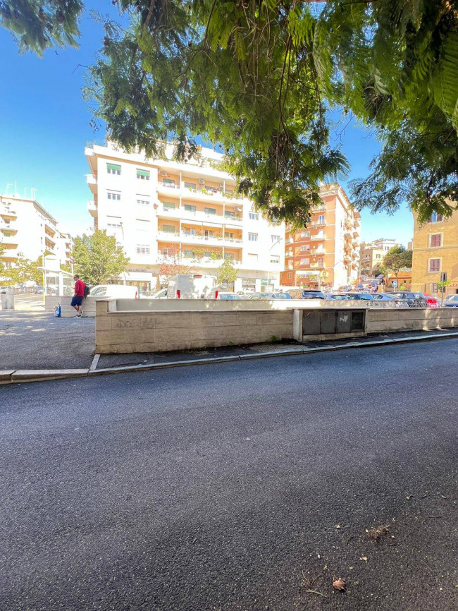 Box o garage in affitto a Roma