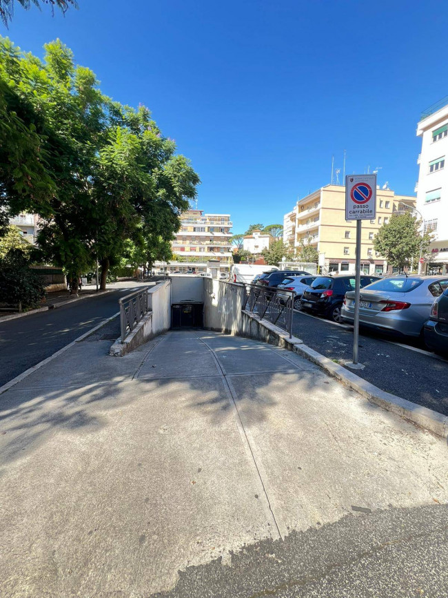 Box o garage in affitto a Roma