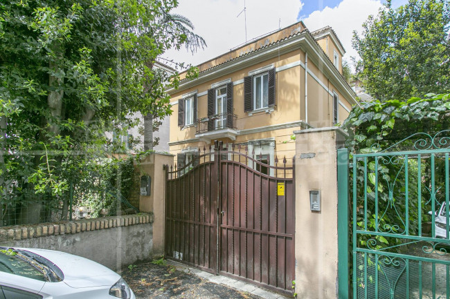 Villa in vendita a Trieste, Roma (RM)