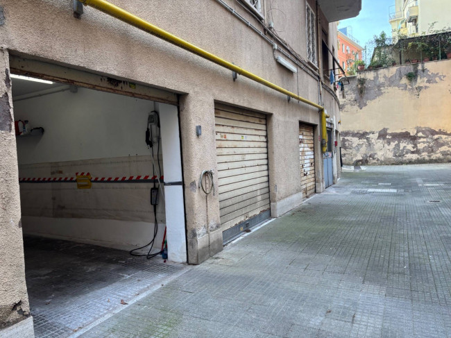 Box o garage in vendita a Roma