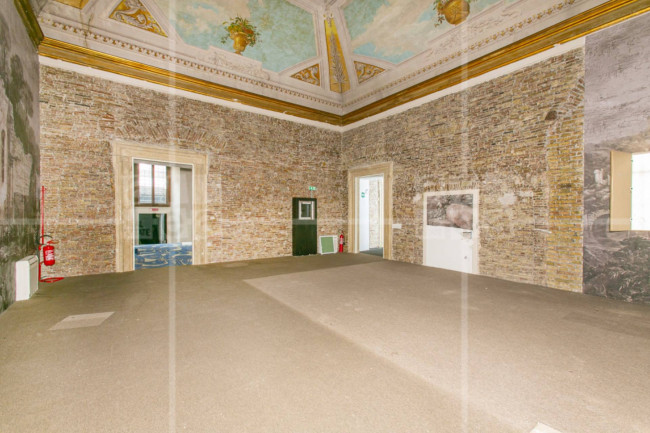 Locale commerciale in affitto a Roma