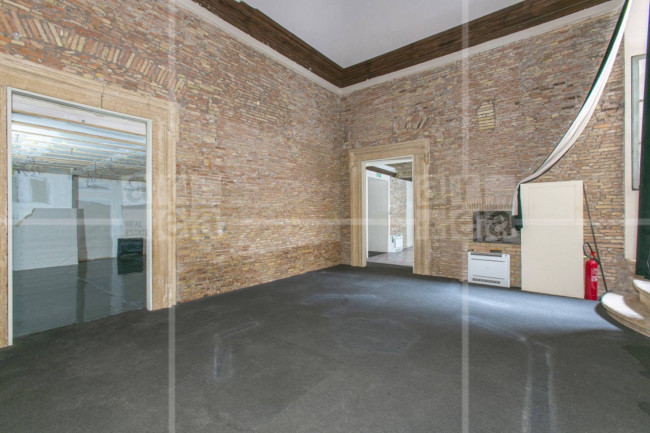 Locale commerciale in affitto a Roma