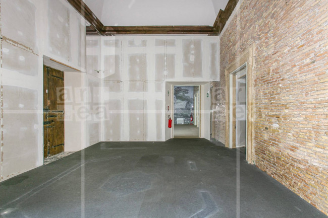 Locale commerciale in affitto a Roma