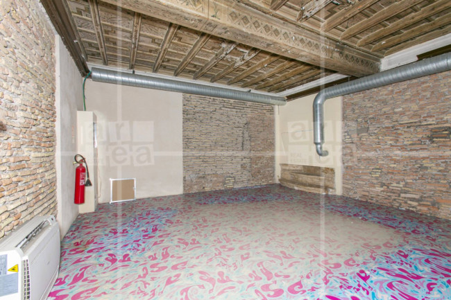 Locale commerciale in affitto a Roma