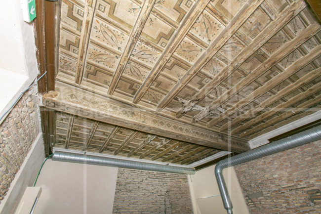 Locale commerciale in affitto a Roma