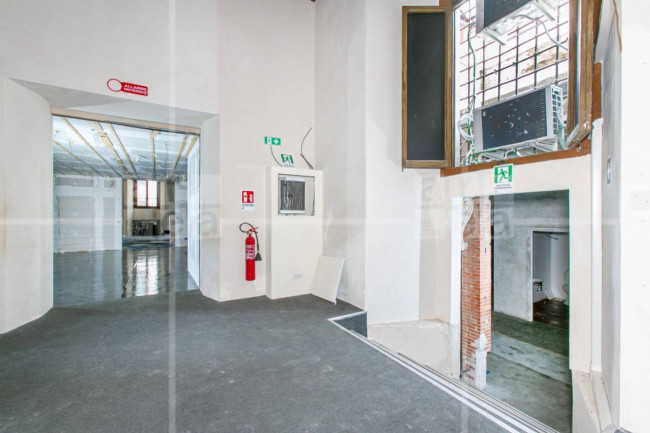 Locale commerciale in affitto a Roma