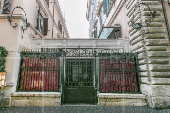 Locale commerciale in affitto a Roma