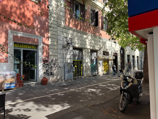 Locale commerciale in affitto a Roma