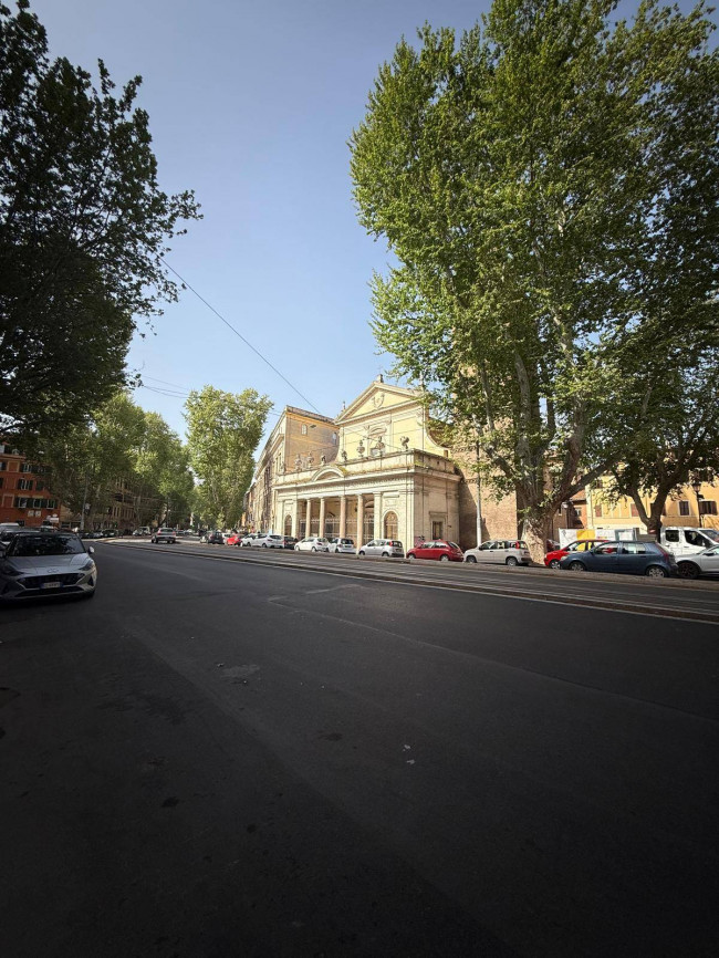 Attività commerciale in vendita a Roma