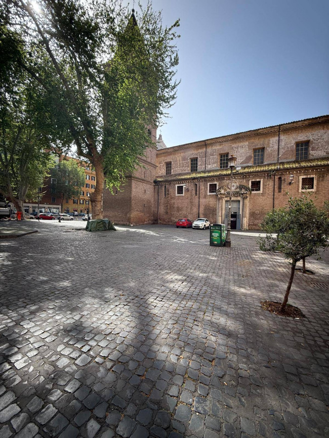 Attività commerciale in vendita a Roma