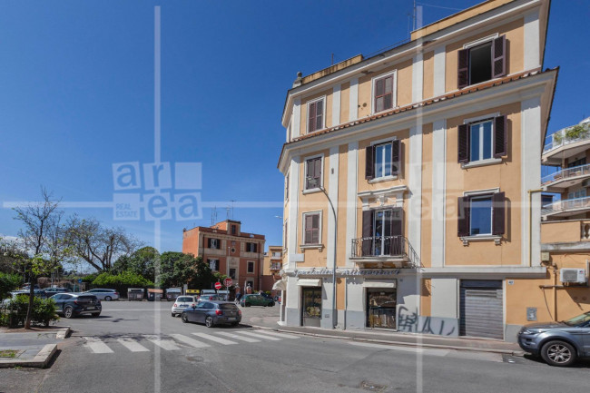 Locale commerciale in affitto a Roma