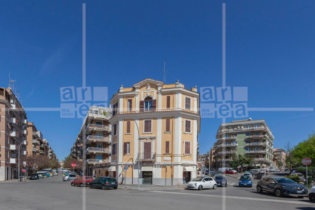 Locale commerciale in affitto a Roma