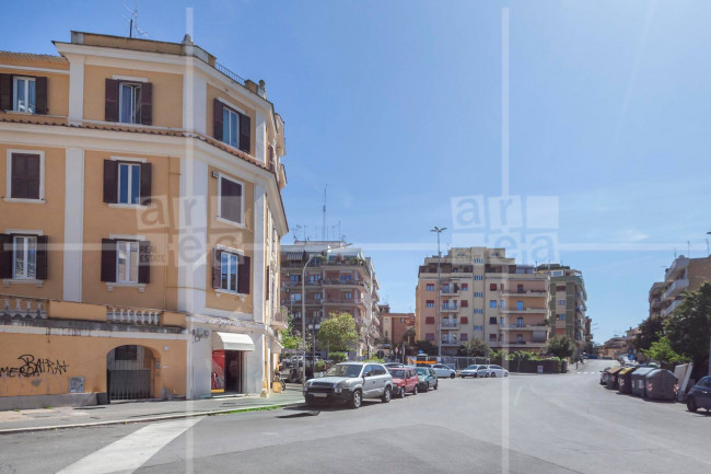 Locale commerciale in affitto a Roma