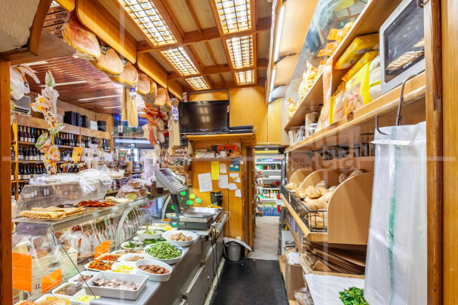 Locale commerciale in affitto a Roma