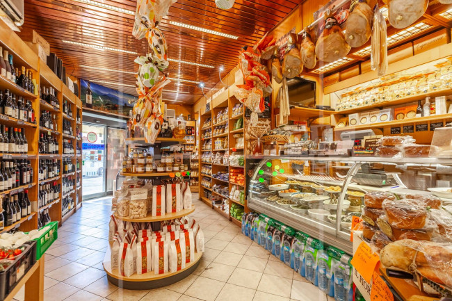 Locale commerciale in affitto a Roma