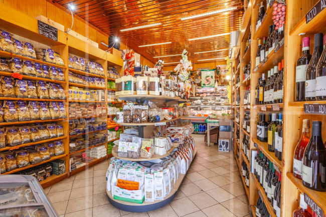 Locale commerciale in affitto a Roma