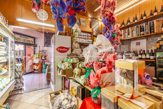 Locale commerciale in affitto a Roma