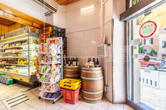 Locale commerciale in affitto a Roma