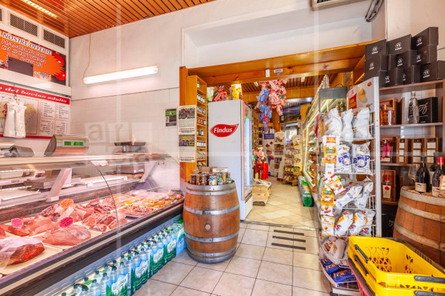 Locale commerciale in affitto a Roma