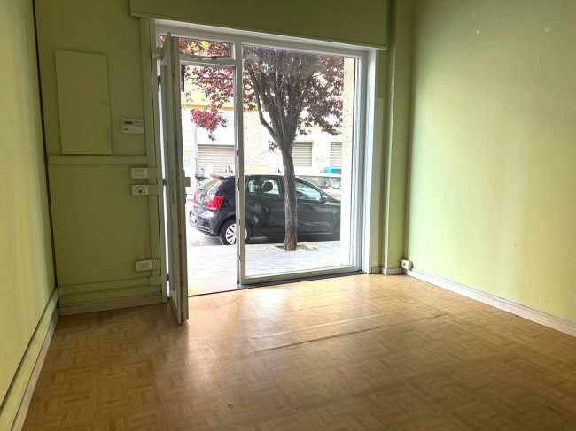 Locale commerciale in affitto a Roma