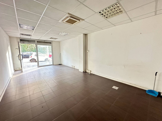Locale commerciale in affitto a Roma