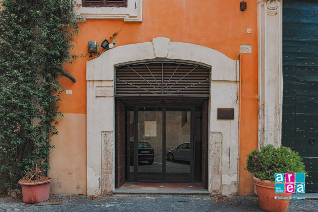Locale commerciale in vendita a Roma