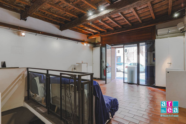 Locale commerciale in vendita a Roma