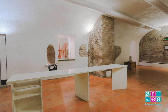 Locale commerciale in vendita a Roma