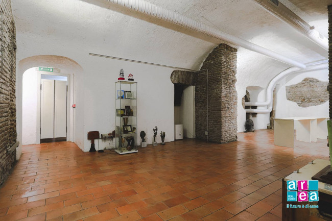 Locale commerciale in vendita a Roma
