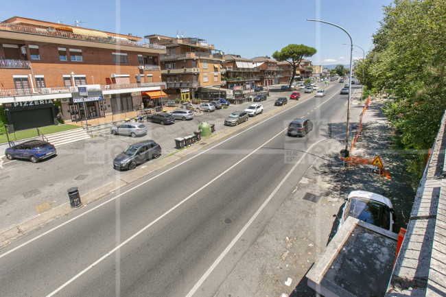 Locale commerciale in affitto a Roma