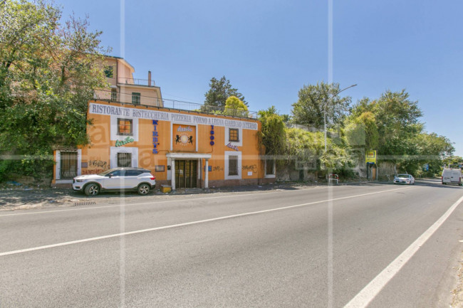 Locale commerciale in affitto a Roma