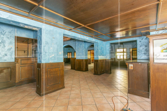 Locale commerciale in affitto a Roma