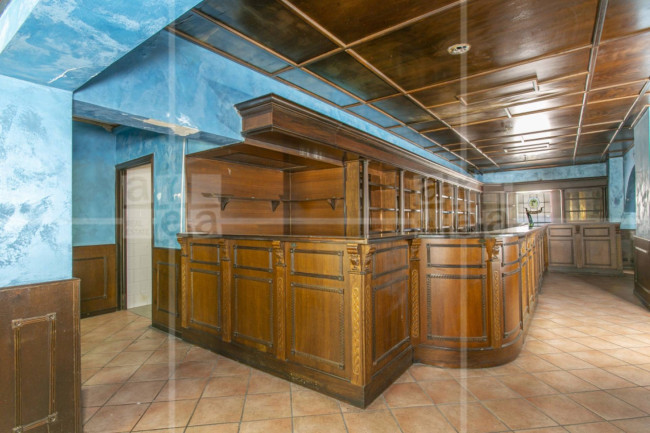 Locale commerciale in affitto a Roma