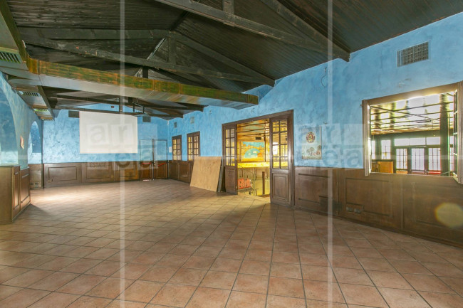 Locale commerciale in affitto a Roma