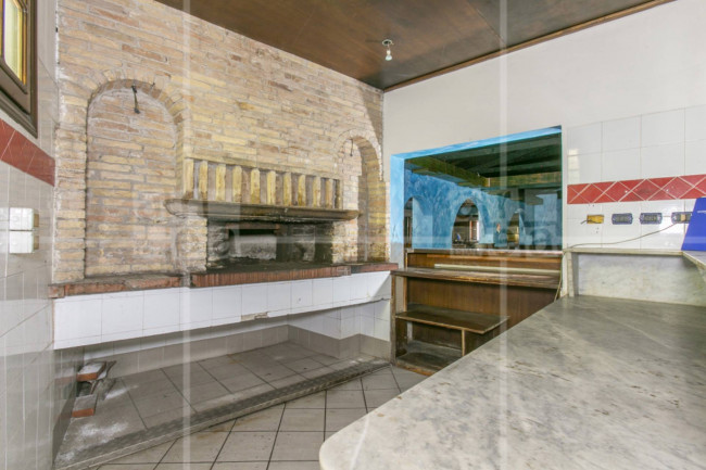 Locale commerciale in affitto a Roma