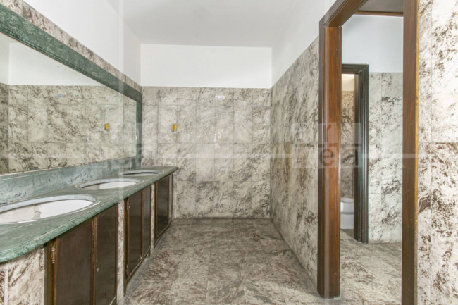 Locale commerciale in affitto a Roma