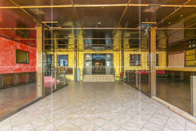 Locale commerciale in affitto a Roma