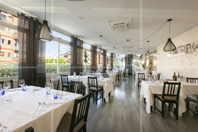 Locale commerciale in vendita a Roma