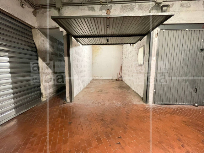 Box o garage in vendita a Roma