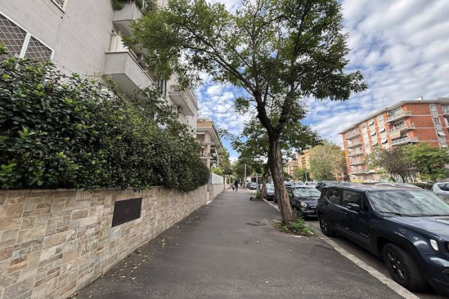 Locale commerciale in vendita a Roma