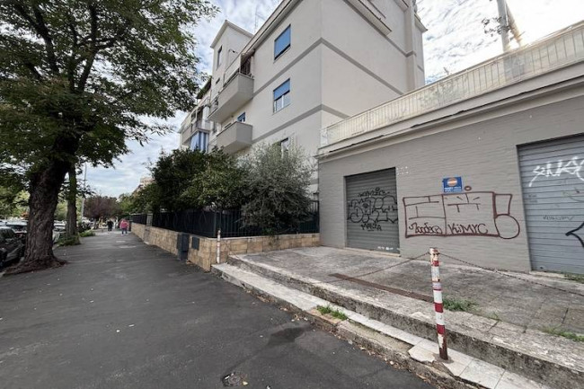 Locale commerciale in vendita a Roma