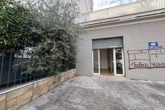 Box o garage in vendita a Roma