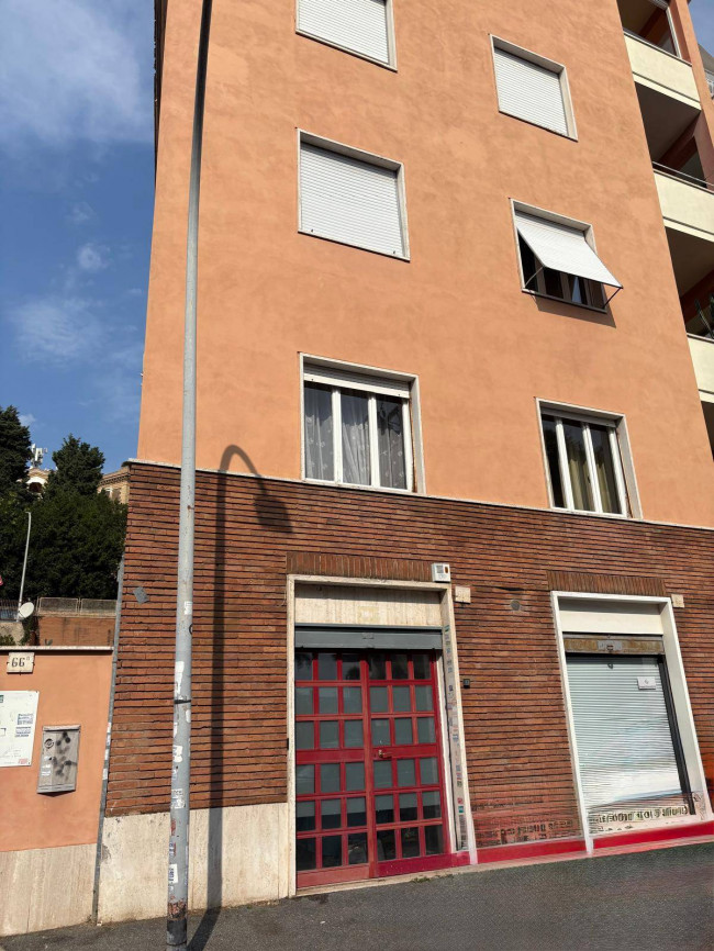 Locale commerciale in affitto a Roma