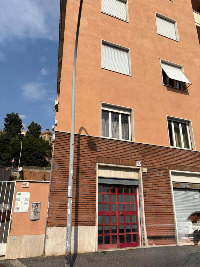 Locale commerciale in affitto a Roma