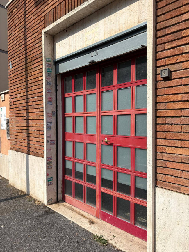 Locale commerciale in affitto a Roma